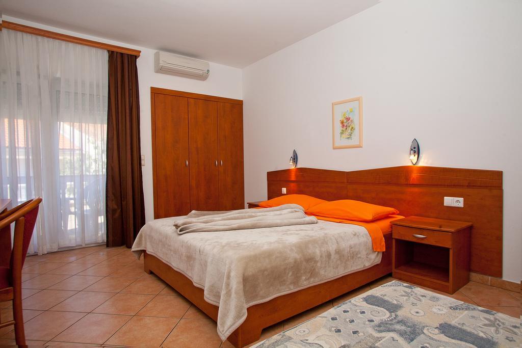 Guesthouse Villa Adria Malinska Exterior photo